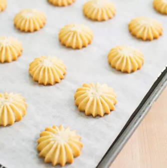 Spritz cookies with lemon essence