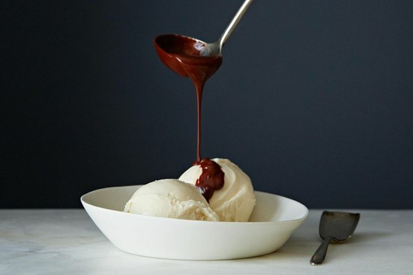 Spur-of-the-moment dark chocolate sauce without a recipe