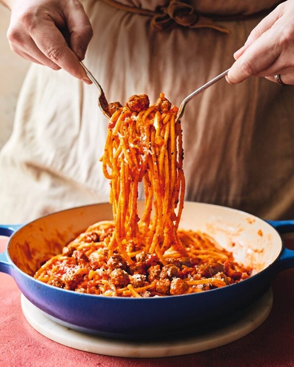 Square spaghetti with mini meatballs (Chitarrone alla teramana)