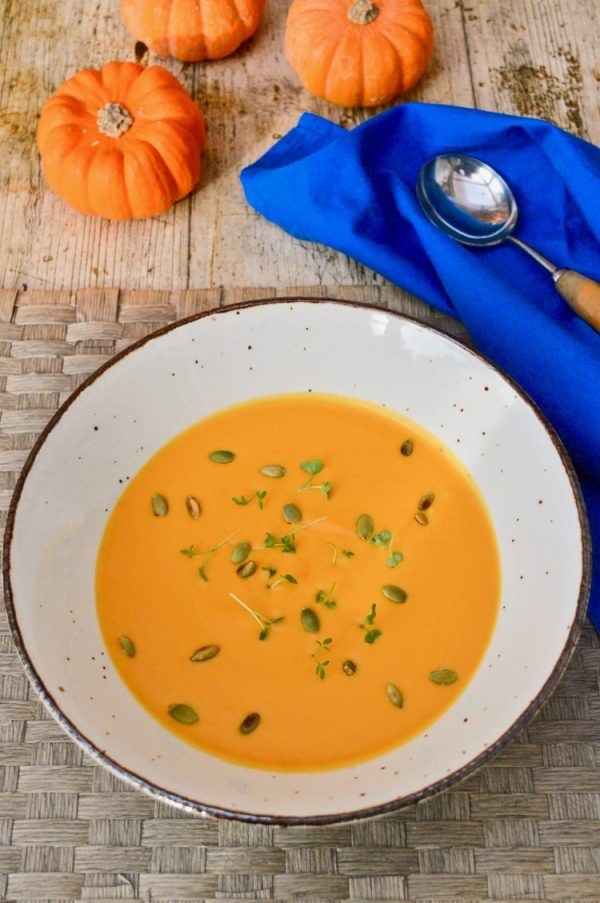 Squash and red pepper soup