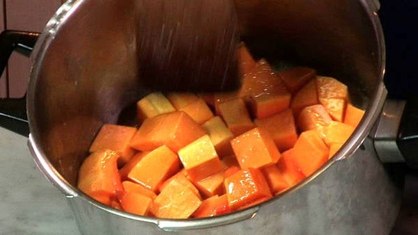 Squash purée with honey and lemon grass