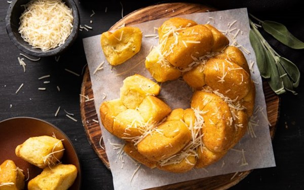 Squash-sage pull-apart bread