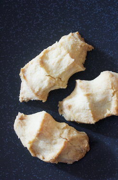 Squeeze cookies (a roasted flour experiment)