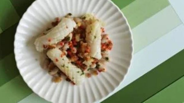 Squid and cannellini bean stew with crisp crumbs (Stufato di calamari e cannellini)