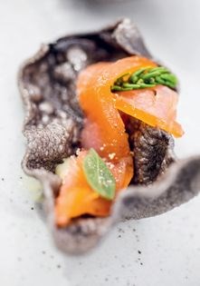 Squid ink crackers with smoked salmon/lemon puree