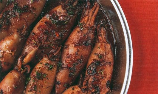 Squid stuffed with herbs (Firinda kalamar dolmasi)
