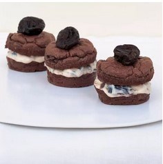 Squidgy chocolate cakes with prunes in Marsala