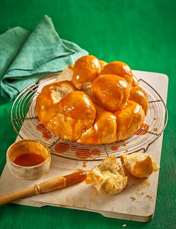 Sriracha and honey glazed monkey bread