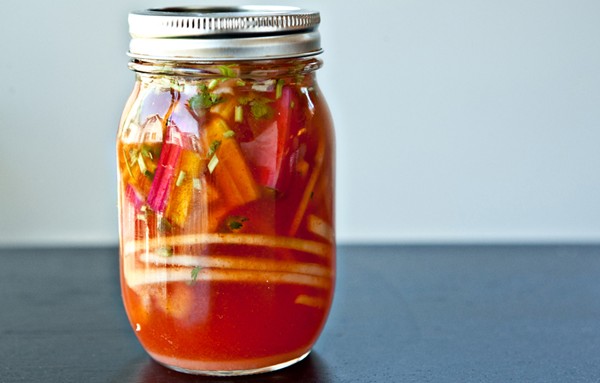 Sriracha fridge pickles
