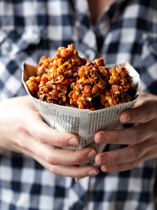 Sriracha-honey popcorn clusters