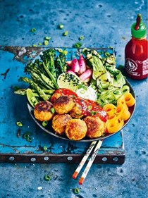 Sriracha "meatballs" with noodles & grilled vegetables