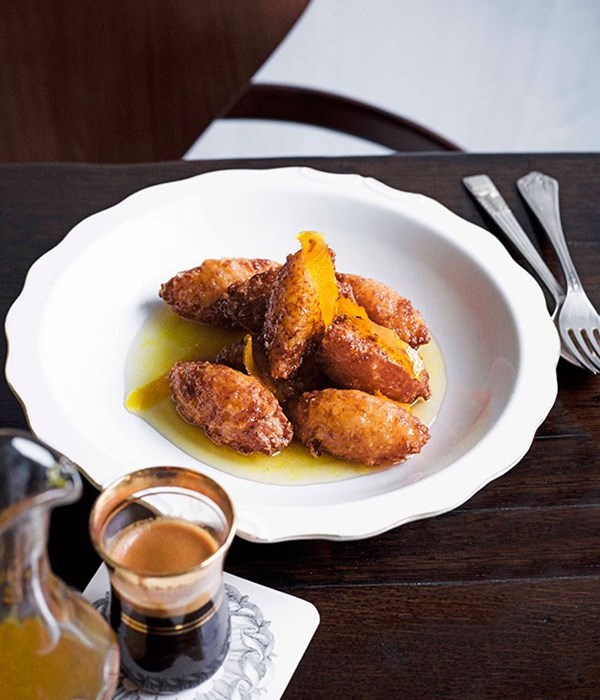 St Joseph's doughnuts (Zeppole di San Guiseppe)