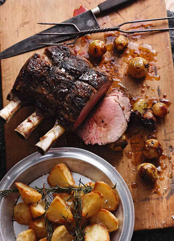 Standing beef roast with onions