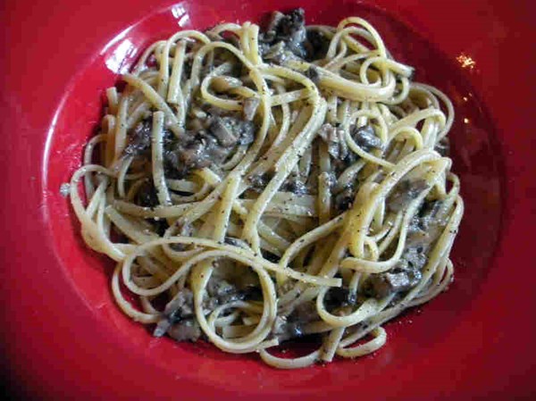 Stangozzi pasta with black truffle sauce (Strangozzi al tartufo)