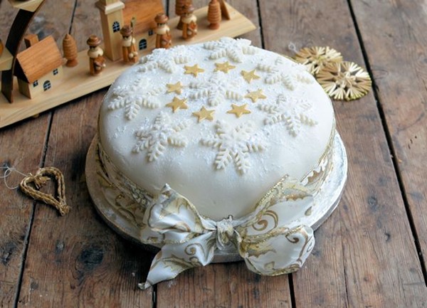 Star and snowflake Christmas cake