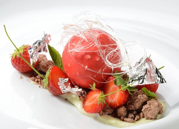 Stawberries and cream, garden mint