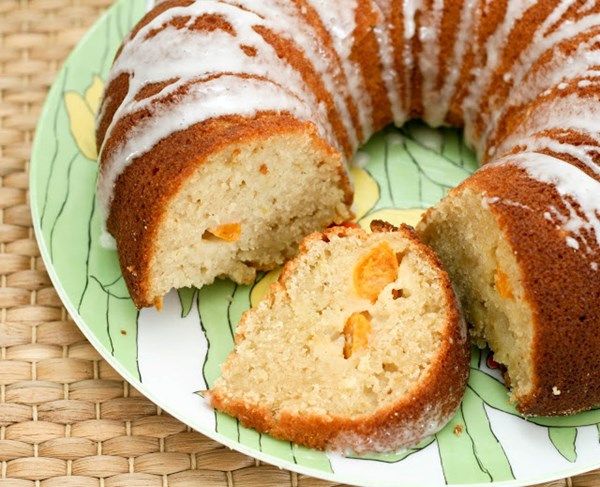 Stay gold(en berry apple honey) bundt cake