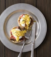 Steak & eggs Benedict