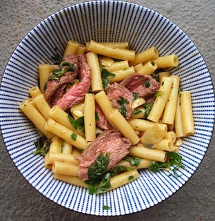Steak & spinach & artichoke pasta