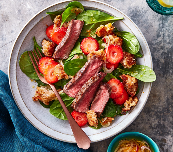 Steak & strawberry spinach salad