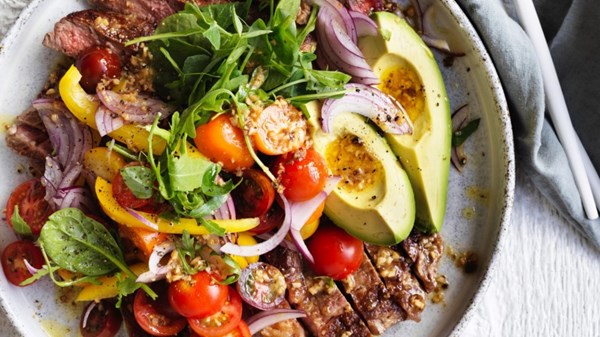 Steak and avocado salad with fried garlic vinaigrette 