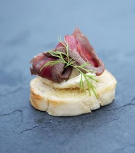 Steak and horseradish croustades