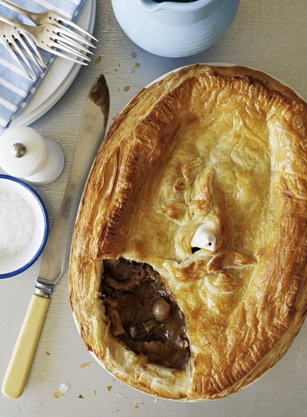 Steak and kidney pie with Guinness gravy