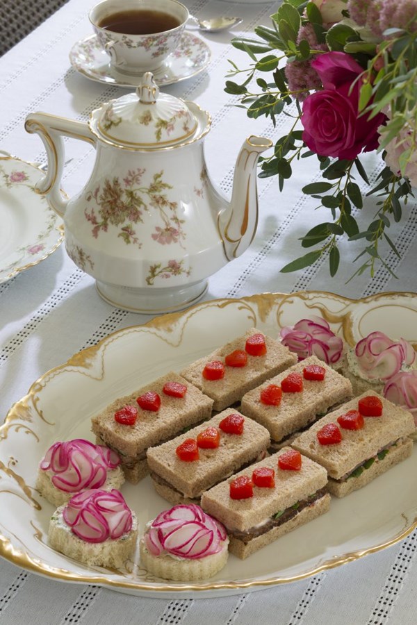 Steak au poivre tea sandwiches