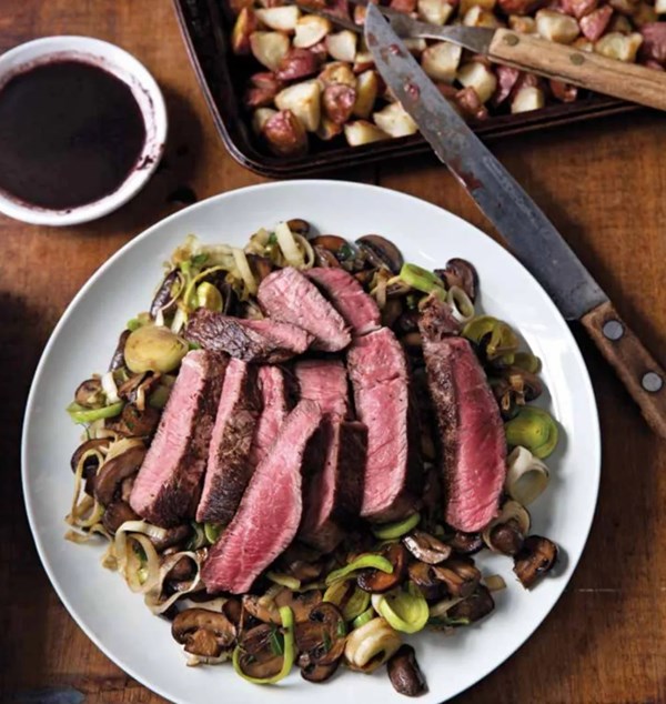 Steak au poivre with mushrooms