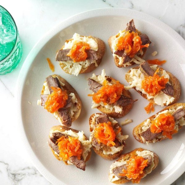 Steak crostini with carrot-horseradish marmalade