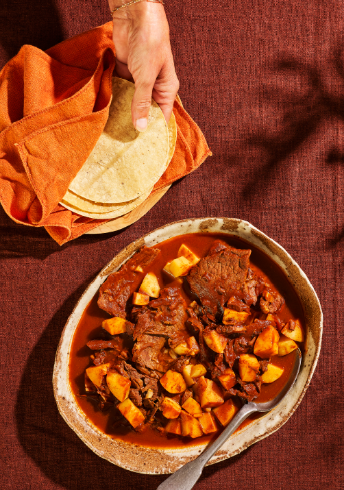 Steak in pasilla sauce with potatoes (Carne en chile pasilla con papas)