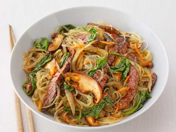 Steak-mushroom noodle stir-fry