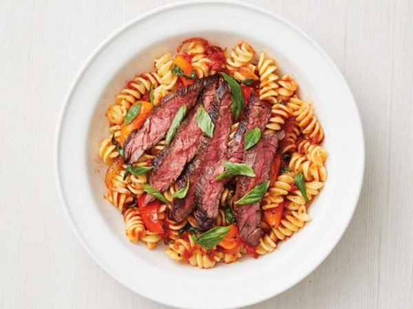 Steak pizzaiola pasta