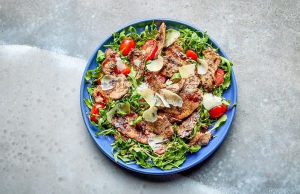 Steak salad with balsamic and Parmesan