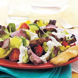 Steak salad with creamy horseradish dressing