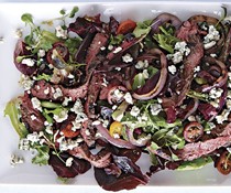 Steak salad with grilled red onions