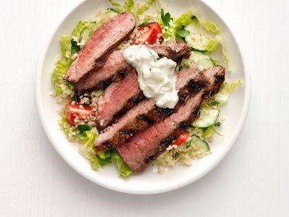 Steak salad with tzatziki