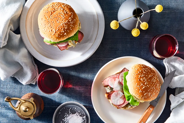 Steak sandwich with garlic-peppercorn mayo