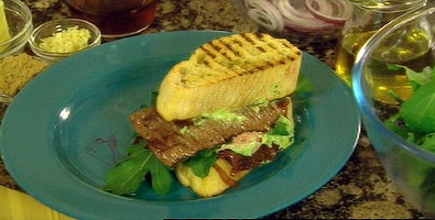 Steak sandwiches with skirt steak