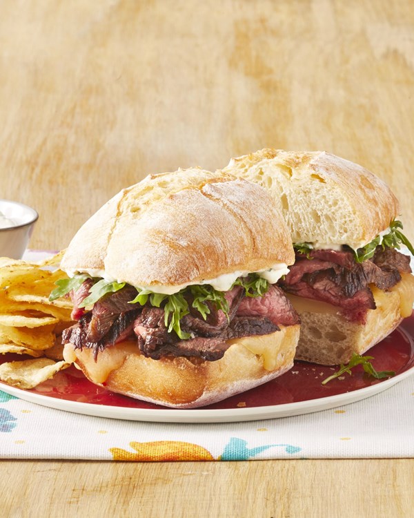 Steak sandwiches with wasabi cream sauce
