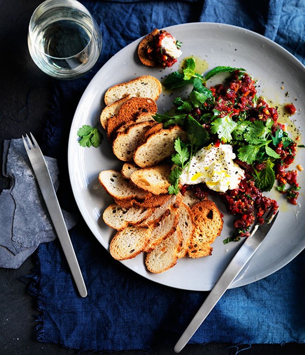 Steak tartare with smoked salsa
