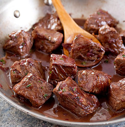 Steak tips with red wine sauce