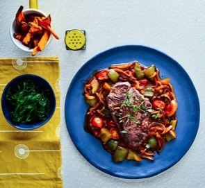 Steak with goulash sauce & sweet potatoes