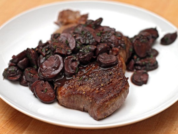 Steak with red wine mushrooms
