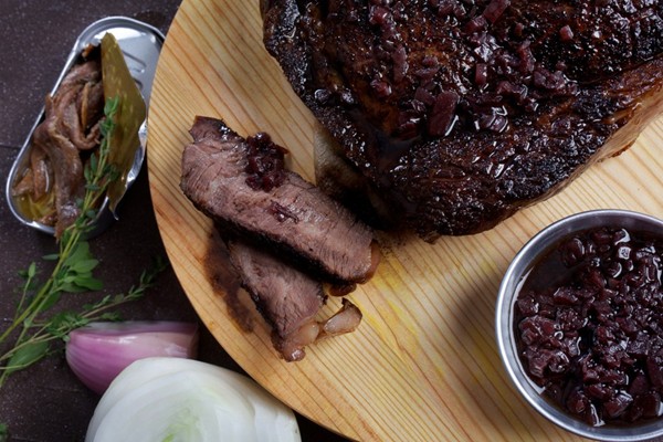 Steak with red wine sauce (Entrecôtes vigneronnes)