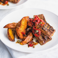Steak with sweet potato chips and roast pepper jam