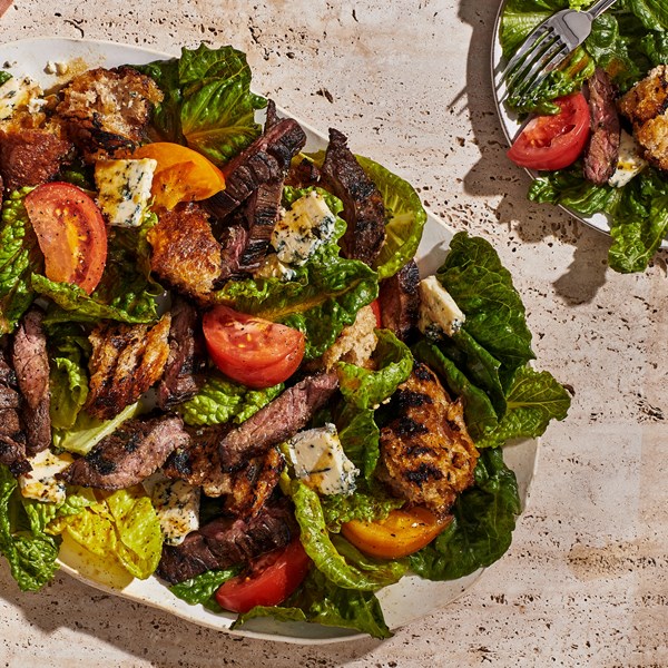 Steakhouse salad with balsamic and blue cheese 