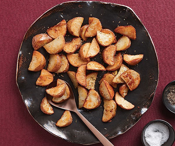 Steam-roasted potatoes with oregano and lemon