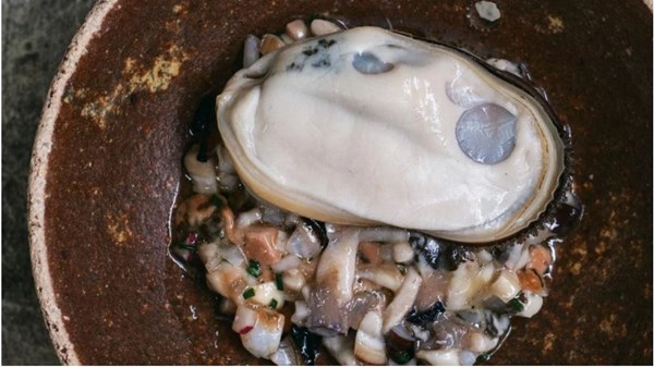 Steamed and marinated green-lipped mussels