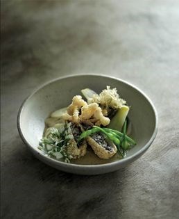 Steamed and roasted kamo eggplant with fried bamboo fungi and enoki mushrooms